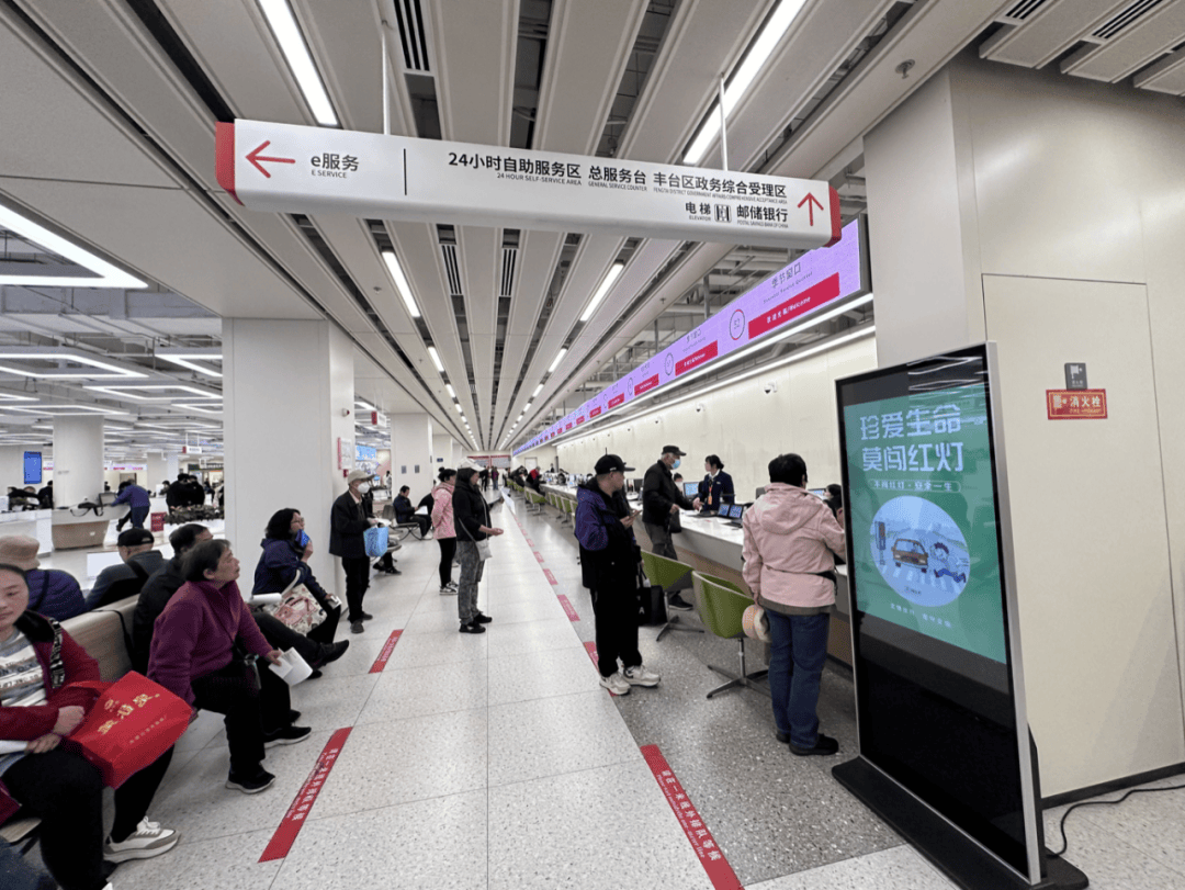 电动自行车“新规”即将实施<strong></p>
<p>使用软件</strong>，北京部分车管站“扎堆儿”上牌