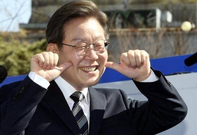 执政党捏着鼻子要“保尹”<strong></p>
<p>比特币矿池</strong>，尹锡悦的总统宝座，将由8个人决定