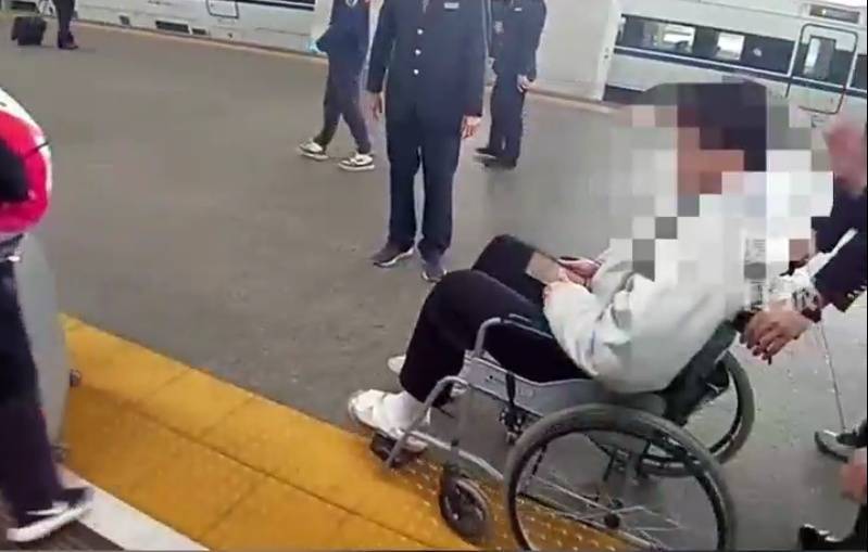 “救命<strong></p>
<p>期货交易</strong>，我不想死”！厦门北站，D131次列车突发！