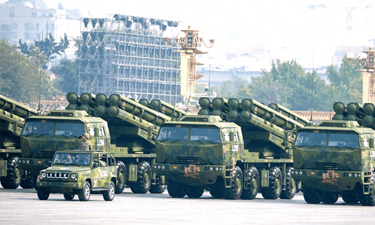 解放军的新利器<strong></p>
<p>美国原油负值</strong>，与东风导弹配合，岛上装备都是“活靶子”