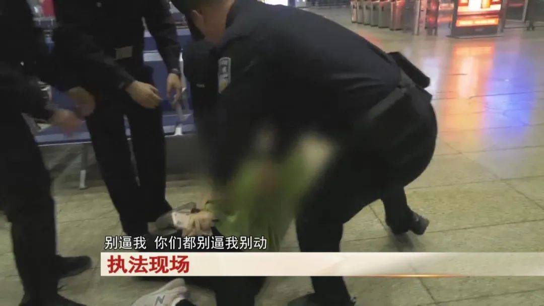 “老赖”车站被抓<strong></p>
<p>论原油</strong>，竟质问法官：为何不抓我妈 ！