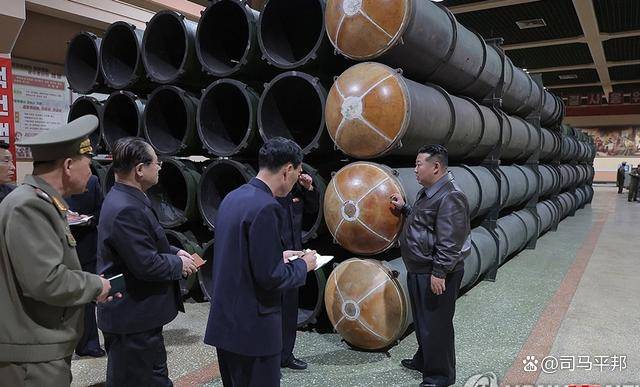 金正恩思虑再三<strong></p>
<p>原油起</strong>，红场阅兵还是不去了，但不忘给普京送上一份厚礼