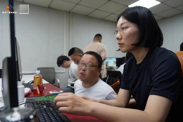 破门而入<strong></p>
<p>中缅原油管道</strong>！武汉警方一举抓获32名“白富美”