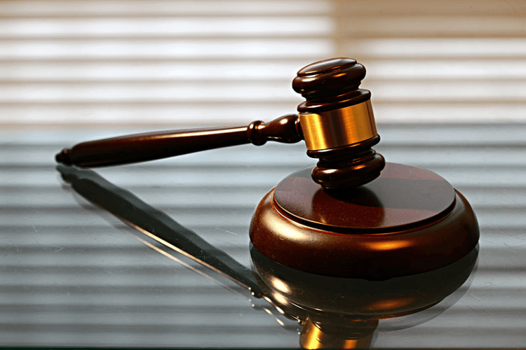 上海一公司总监离职次日钻漏洞订11张“出差”机票<strong></p>
<p>原油期货公司</strong>!被判刑