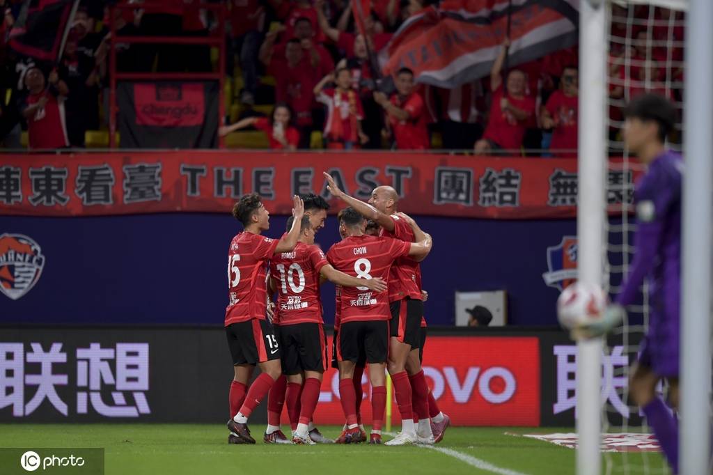榜首烫手<strong></p>
<p>工行</strong>！申花国安海港本轮全输 蓉城后来居上抢争冠先机
