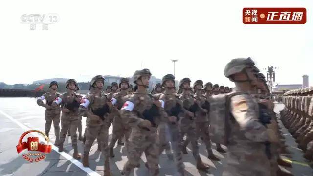 不装了<strong></p>
<p>原油</strong>！一口气看完九三大阅兵武器装备！谁说我们一个也不认识？