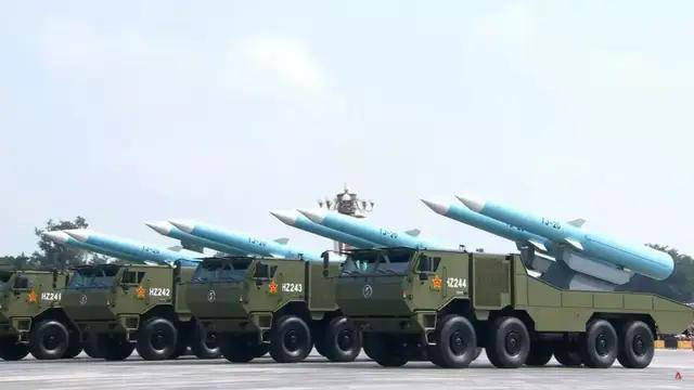 100式坦克<strong></p>
<p>原油</strong>？红旗-29？东风-61？九三阅兵都有哪些亮点？