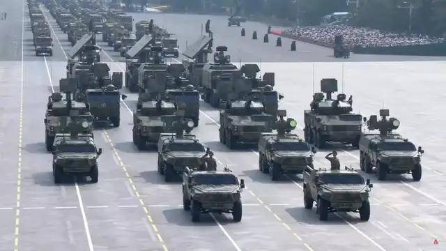100式坦克<strong></p>
<p>原油</strong>？红旗-29？东风-61？九三阅兵都有哪些亮点？