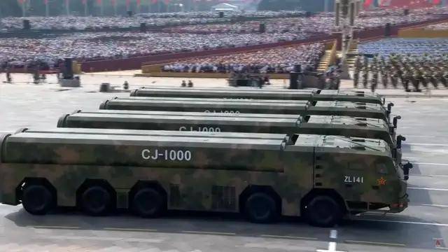 100式坦克<strong></p>
<p>原油</strong>？红旗-29？东风-61？九三阅兵都有哪些亮点？