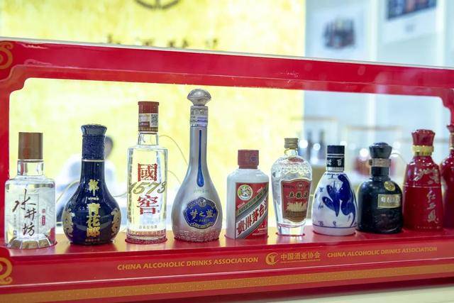 “小甜水”扎堆<strong></p>
<p>原油期货价格走势</strong>，五粮液们盯上了年轻人