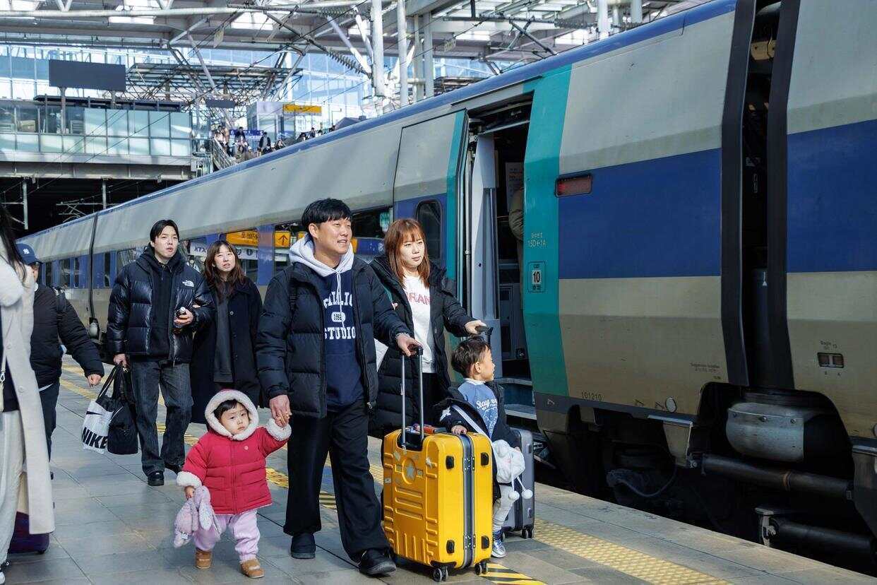 韩国人口萎缩<strong></p>
<p>中国原油期货上市</strong>，中小学班级人数为何不减反增?