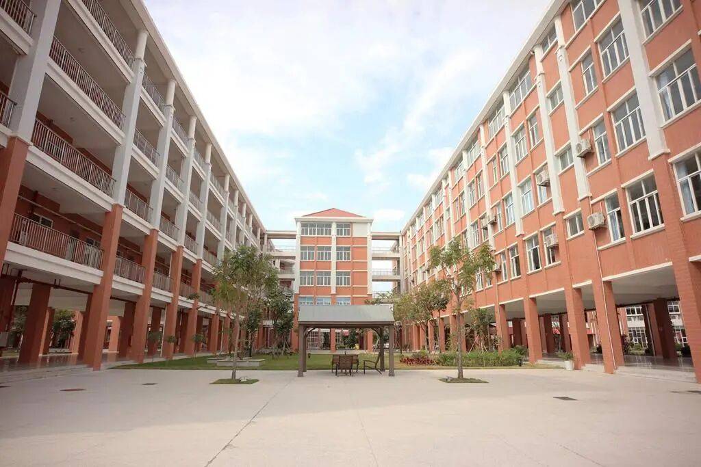 “一人收200元班费<strong></p>
<p>中国原油期货上市</strong>，全班近一万元要用到什么时候”？家长质疑！官方回应