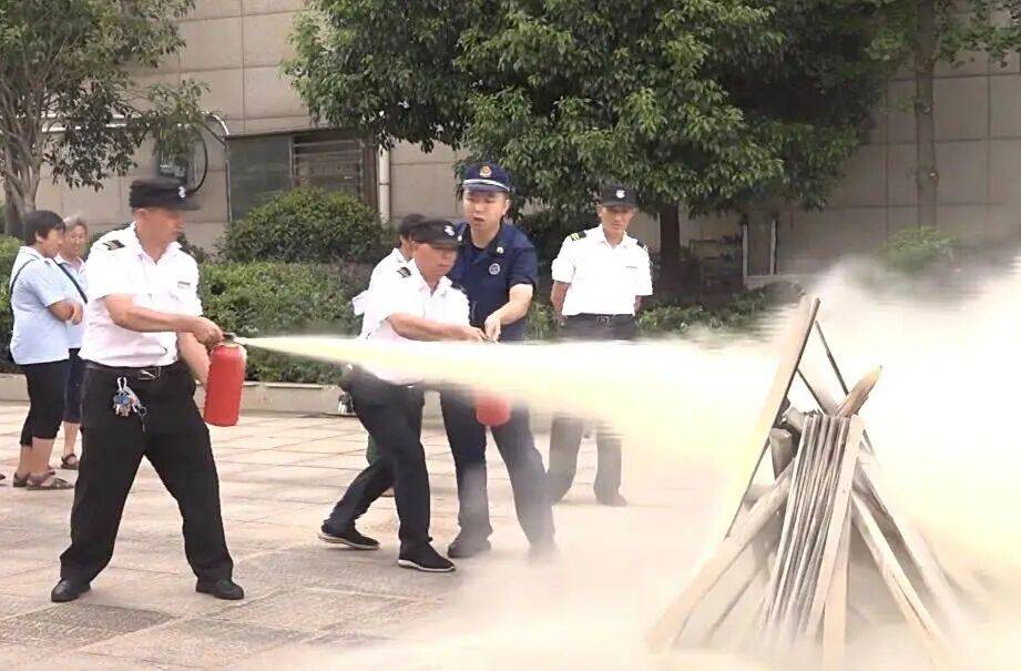 8分钟大逆转！网友：太帅了<strong></p>
<p>中国原油期货上市</strong>，申请和这26位“大侠”做邻居！