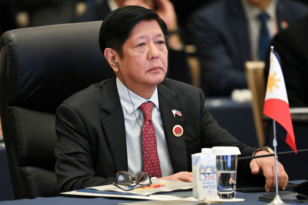 菲律宾局势突变！全军已进入待命状态<strong></p>
<p>原油进口权</strong>，马科斯点的火，终究烧到了自己身上