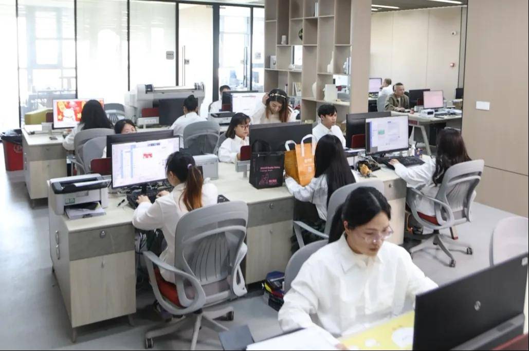 温州老板卖几毛钱小东西<strong></p>
<p>原油进口权</strong>，从4人团队干到年销过亿
