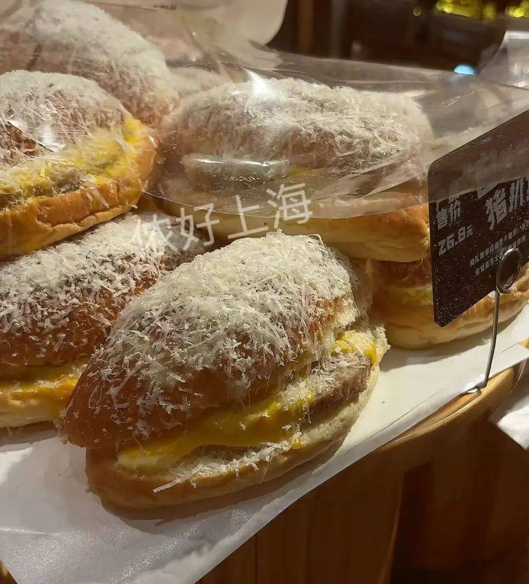 看着心疼<strong></p>
<p>原油进口权</strong>！上海网红店将没卖掉的面包整框扔了？网友吵翻