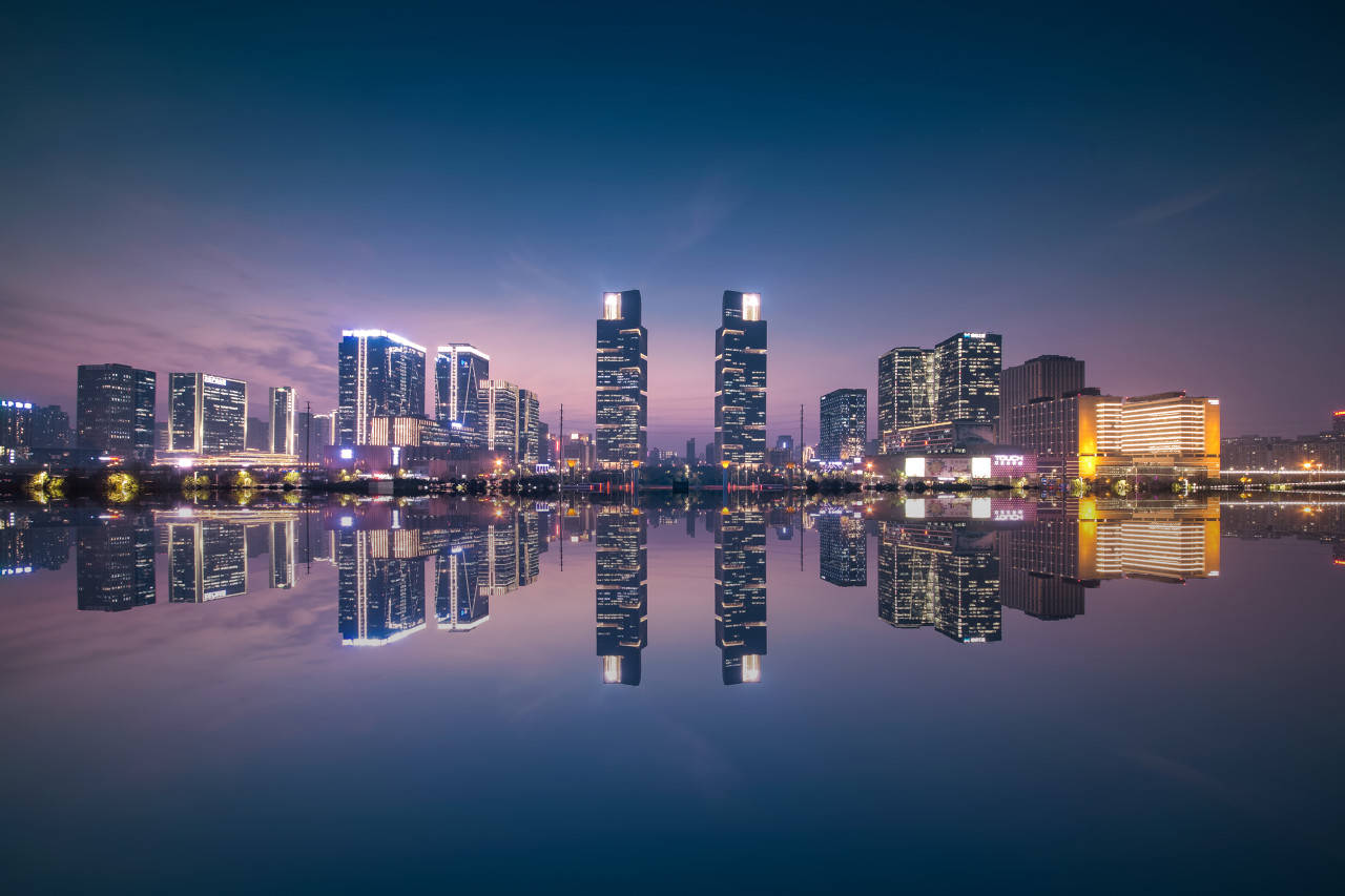 经济强市不断建新高铁站：至少“一城六站”<strong></p>
<p>原油进口权</strong>，它们在下什么棋？