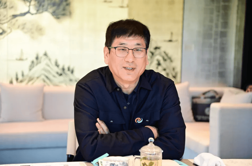 曹杰<strong></p>
<p>原油进口权</strong>，培植个人势力，为亲属谋求特殊待遇