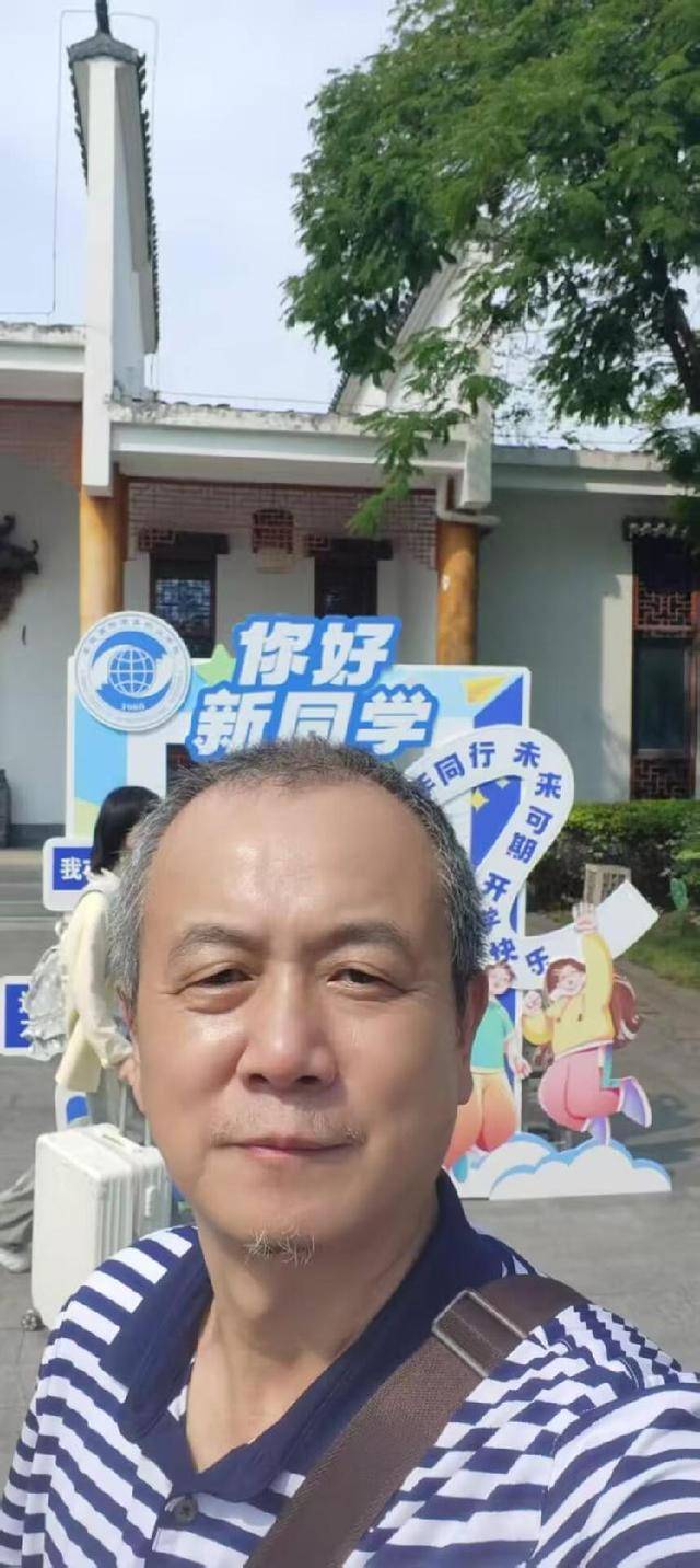 合肥60后高考大叔已到校报到<strong></p>
<p>原油进口权</strong>，将开启校园生活，大叔：年龄虽大但无需特别照顾
