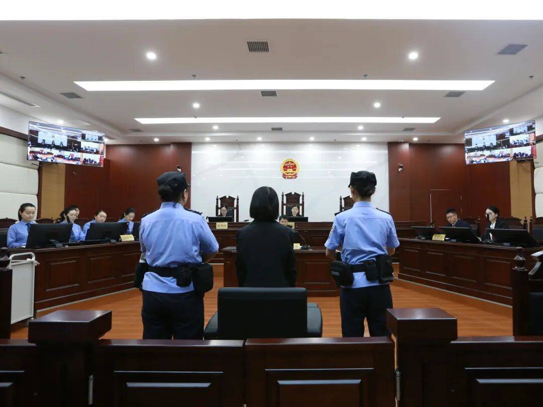 敛财5448万元<strong></p>
<p>原油棒</strong>，女厅官杨慧当庭认罪！“为了一栋别墅，把努力大半生的政治生命和人身自由全赔进去了”