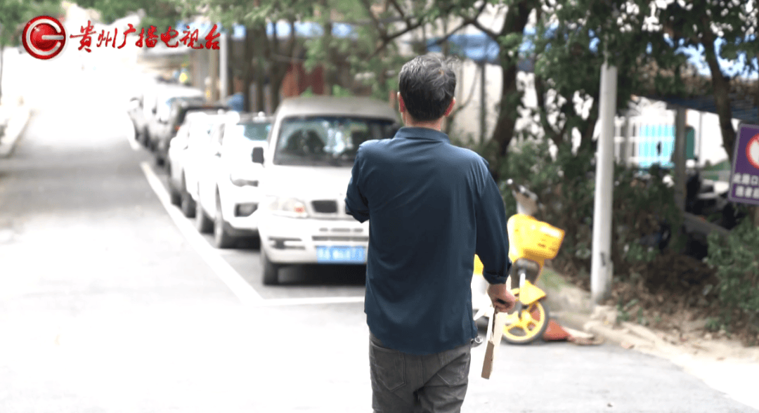 心酸！12岁男孩“独居”贵阳一安置房内<strong></p>
<p>中原油田信息</strong>，父亲回应：迫于无奈，因为……