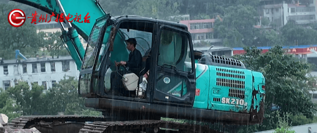 心酸！12岁男孩“独居”贵阳一安置房内<strong></p>
<p>中原油田信息</strong>，父亲回应：迫于无奈，因为……