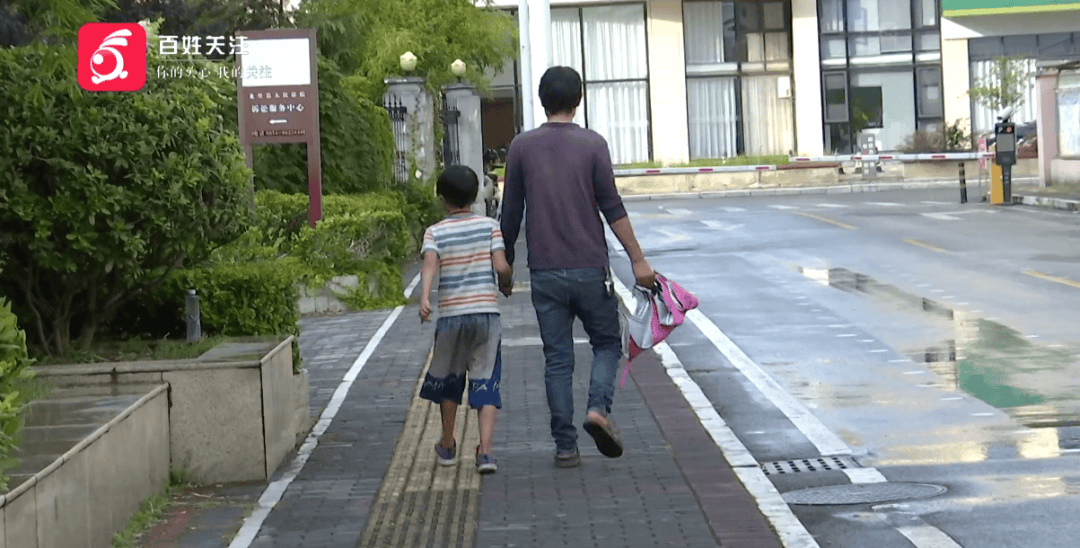 心酸！12岁男孩“独居”贵阳一安置房内<strong></p>
<p>中原油田信息</strong>，父亲回应：迫于无奈，因为……