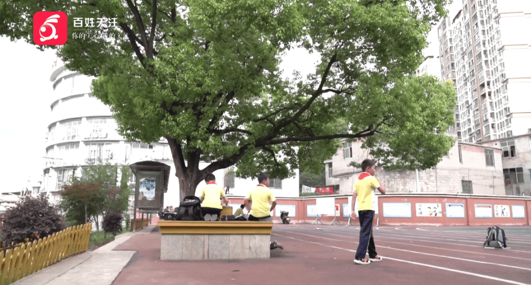 心酸！12岁男孩“独居”贵阳一安置房内<strong></p>
<p>中原油田信息</strong>，父亲回应：迫于无奈，因为……