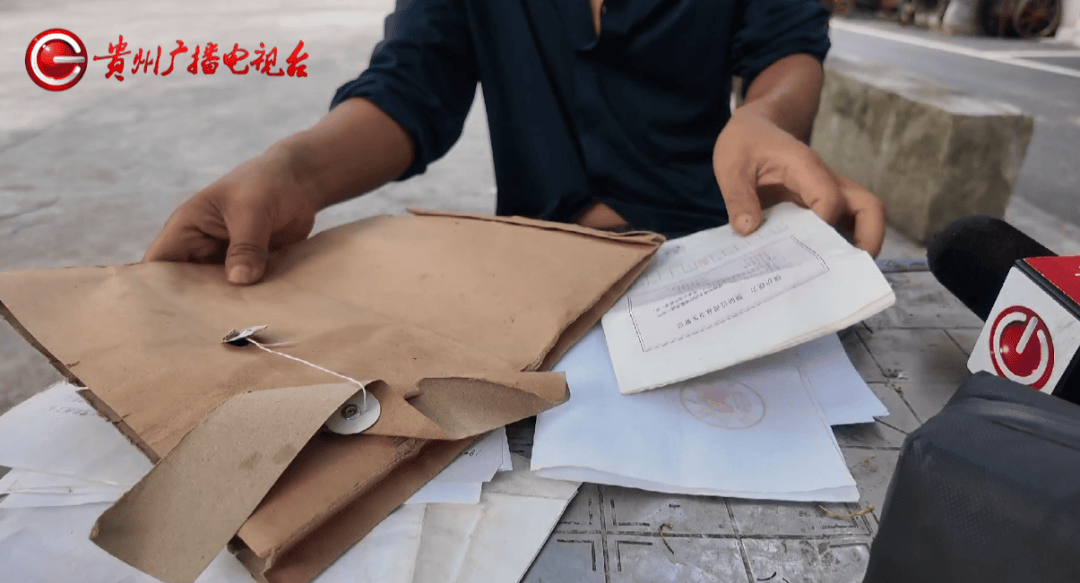 心酸！12岁男孩“独居”贵阳一安置房内<strong></p>
<p>中原油田信息</strong>，父亲回应：迫于无奈，因为……