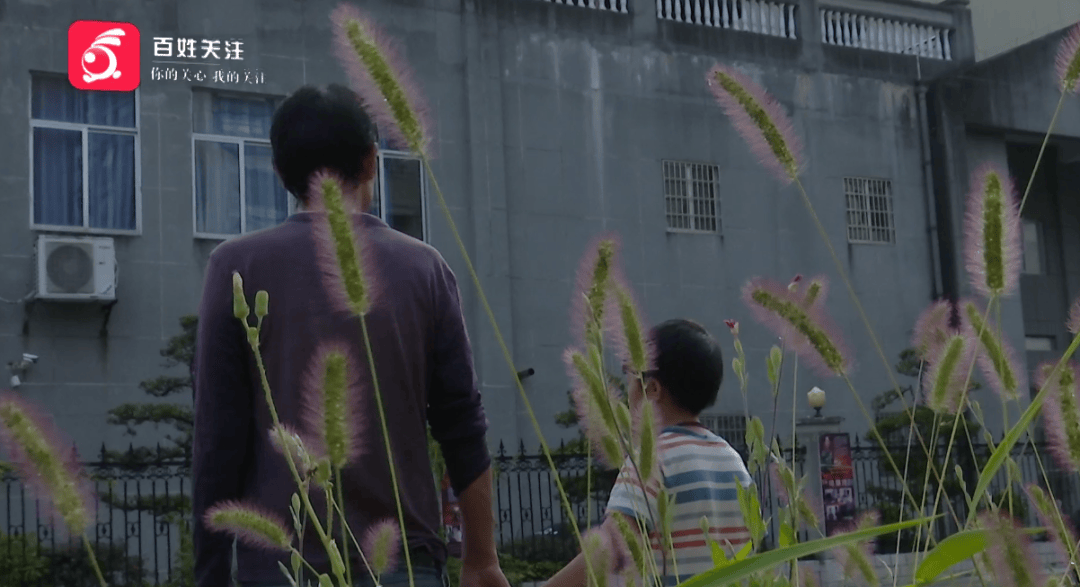 心酸！12岁男孩“独居”贵阳一安置房内<strong></p>
<p>中原油田信息</strong>，父亲回应：迫于无奈，因为……