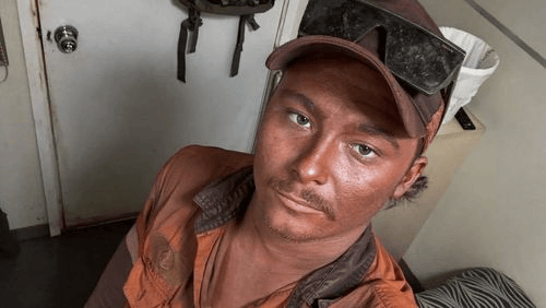 23岁澳大利亚1米78男子淹死在印尼1米5深泳池<strong></p>
<p>天然气原油</strong>，遗体送回国心脏丢失，出现多处割伤和瘀痕