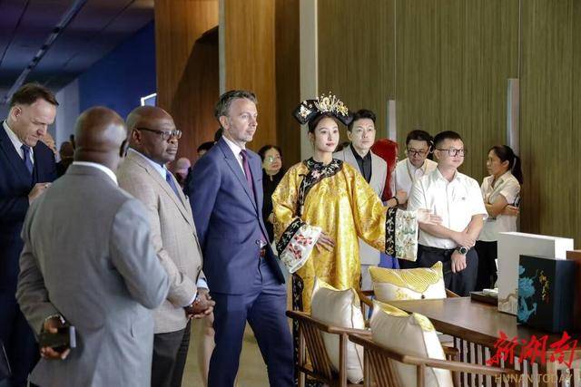 数字之光点亮海丝文明传承路<strong></p>
<p>天然气原油</strong>，和成天下助力海丝数字艺术公益展