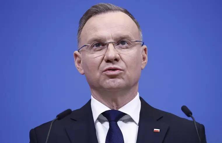 波兰阻碍中欧班列<strong></p>
<p>天然气原油</strong>，英国强势插手，不到一天，中俄就迅速反击