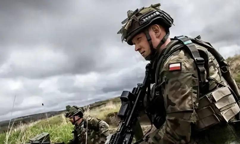 波兰阻碍中欧班列<strong></p>
<p>天然气原油</strong>，英国强势插手，不到一天，中俄就迅速反击