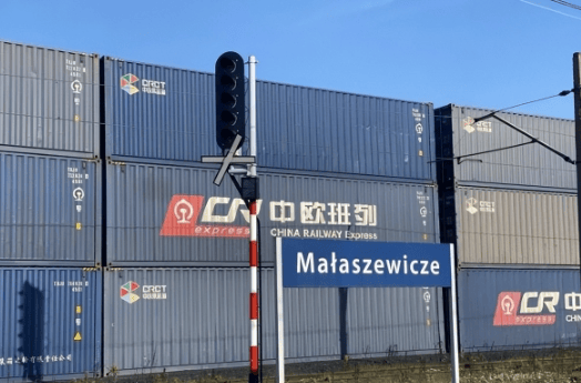 波兰态度又变<strong></p>
<p>环原油</strong>,中欧班列未恢复,中国用1天就拿出解决办法,特朗普又失去一张重要底牌