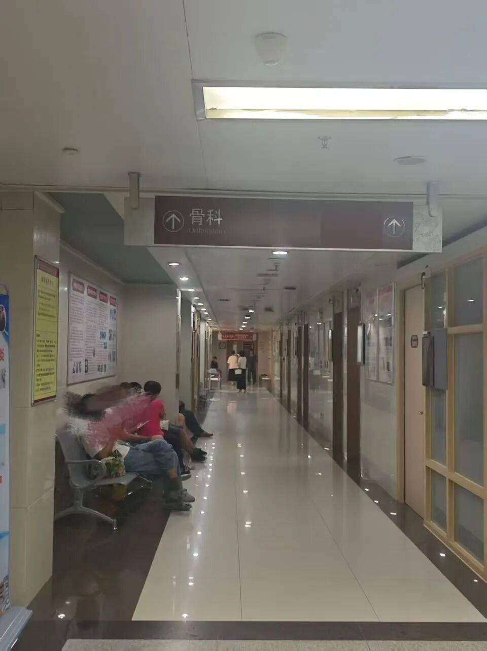 广州一医院发生伤医事件<strong></p>
<p>环原油</strong>，参与抢救医生发声：他受伤很重，行凶者已被抓捕