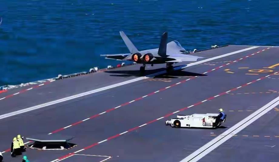 福建舰喜讯频传<strong></p>
<p>环原油</strong>，空警600成功弹射起飞，歼35战机首次登舰亮相