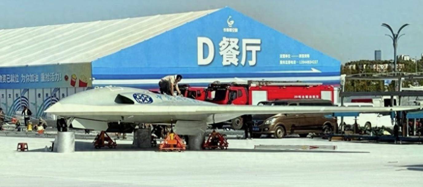 轰20是个障眼法<strong></p>
<p>原油苯</strong>，它绝不是中国版的B-21？或实现无人隐身战略打击