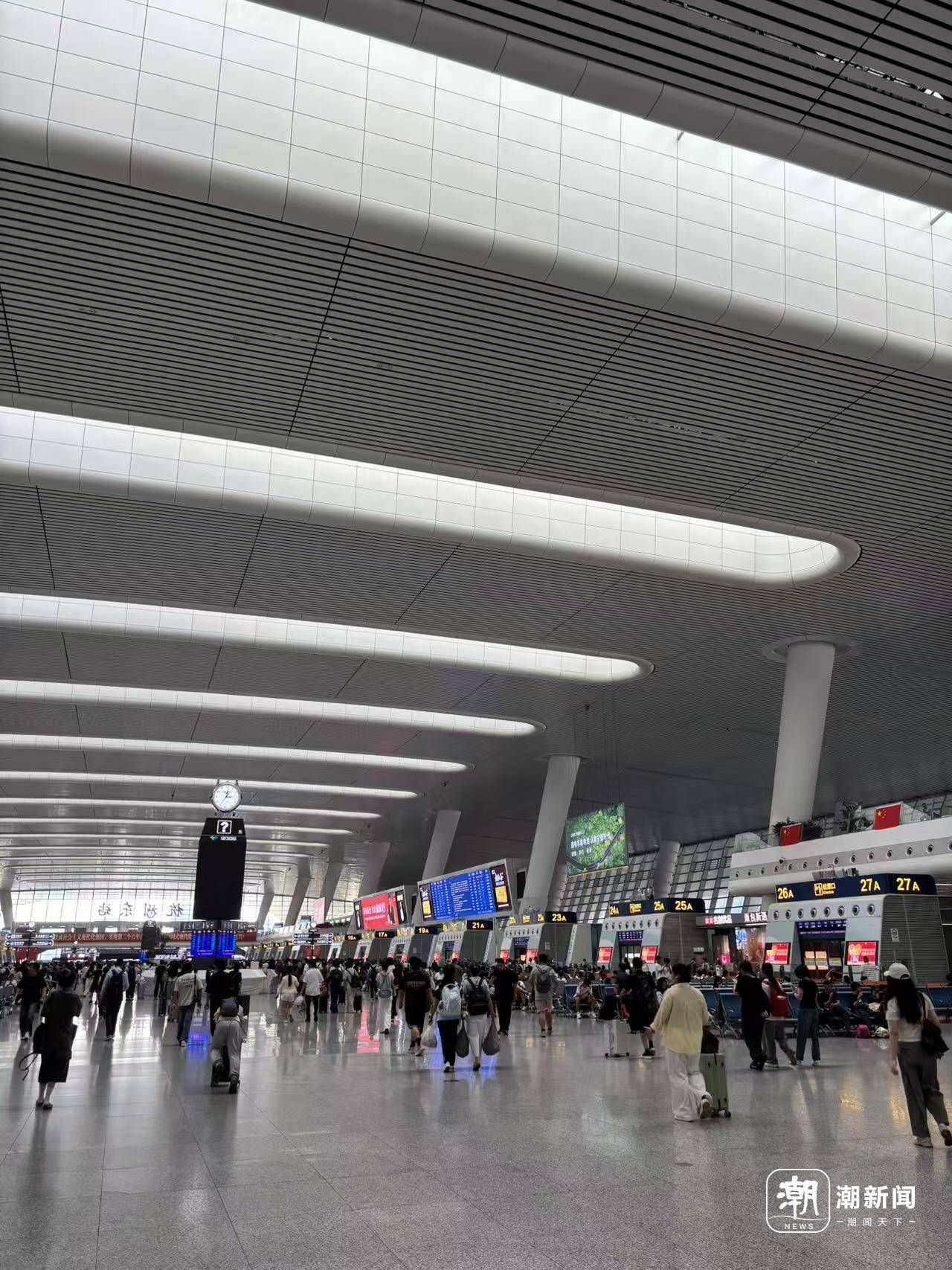 全杭州的娃都出动了？这是刚刚的火车东站<strong></p>
<p>石蜡基原油</strong>！秋假大军即将席卷全国