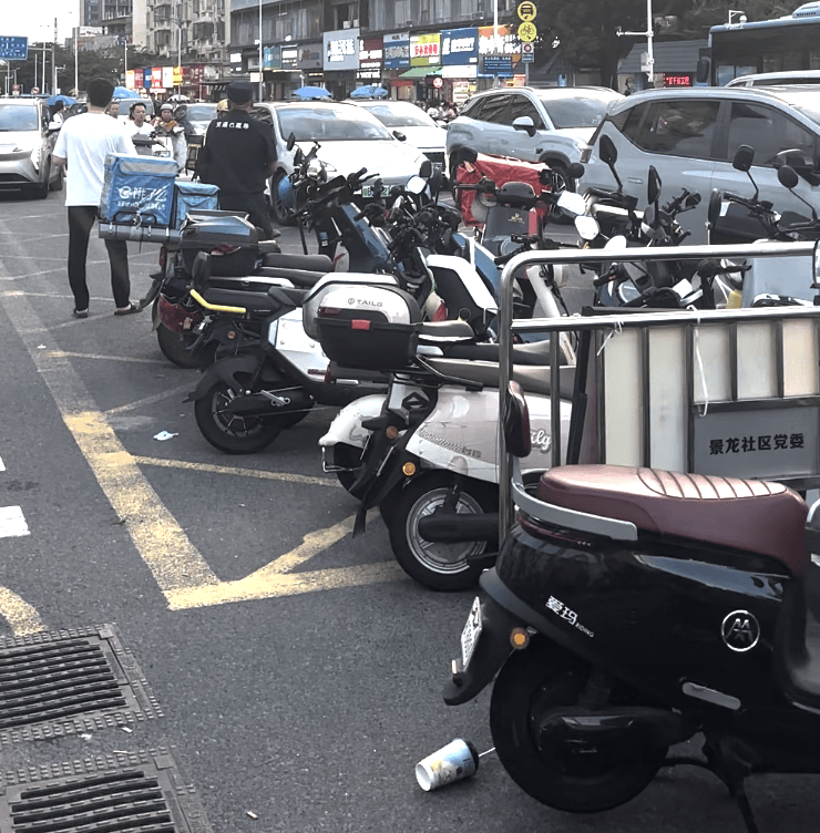 深圳一医院门口被指“举步维艰”<strong></p>
<p>石蜡基原油</strong>！整治后记者实探:仍很堵