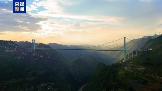 大国工程+1<strong></p>
<p>石蜡基原油</strong>！世界第一高桥花江峡谷大桥今日通车