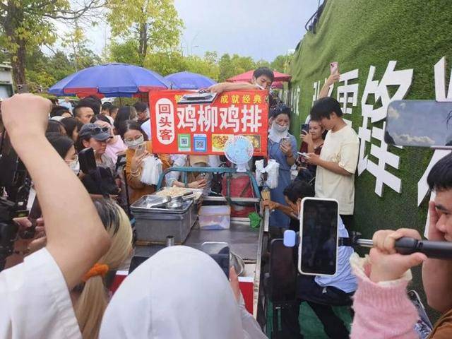 被流量砸中的“鸡排哥”：炸到中暑<strong></p>
<p>石蜡基原油</strong>，每天睡三四个小时，怕辜负顾客不舍得休息