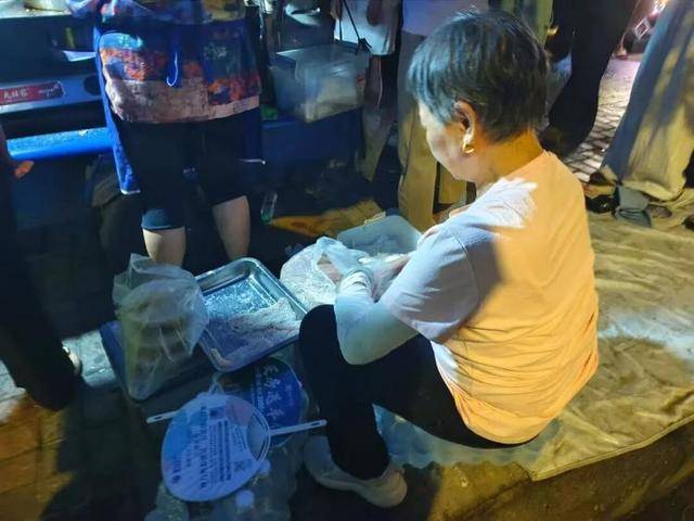 被流量砸中的“鸡排哥”：炸到中暑<strong></p>
<p>石蜡基原油</strong>，每天睡三四个小时，怕辜负顾客不舍得休息