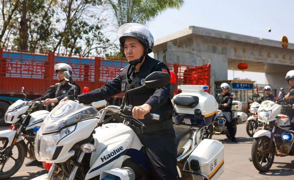 “看到妈妈46个未接来电<strong></p>
<p>爬虫</strong>，心像被重锤击中”