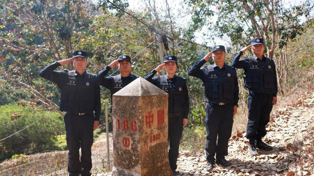 “看到妈妈46个未接来电<strong></p>
<p>爬虫</strong>，心像被重锤击中”