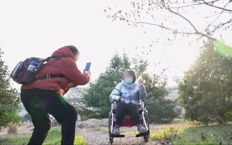 28岁妻子突发罕见病全身瘫痪<strong></p>
<p>充电</strong>，丈夫哄骗卖婚房携款失踪，检方强势介入