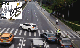 事发上海晚高峰！汹涌车流中<strong></p>
<p>充电</strong>，一男子绝望跳车，直奔民警而去……