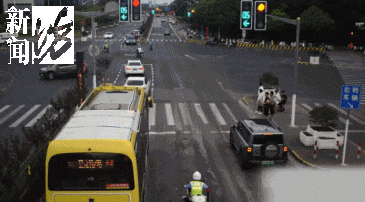 事发上海晚高峰！汹涌车流中<strong></p>
<p>充电</strong>，一男子绝望跳车，直奔民警而去……