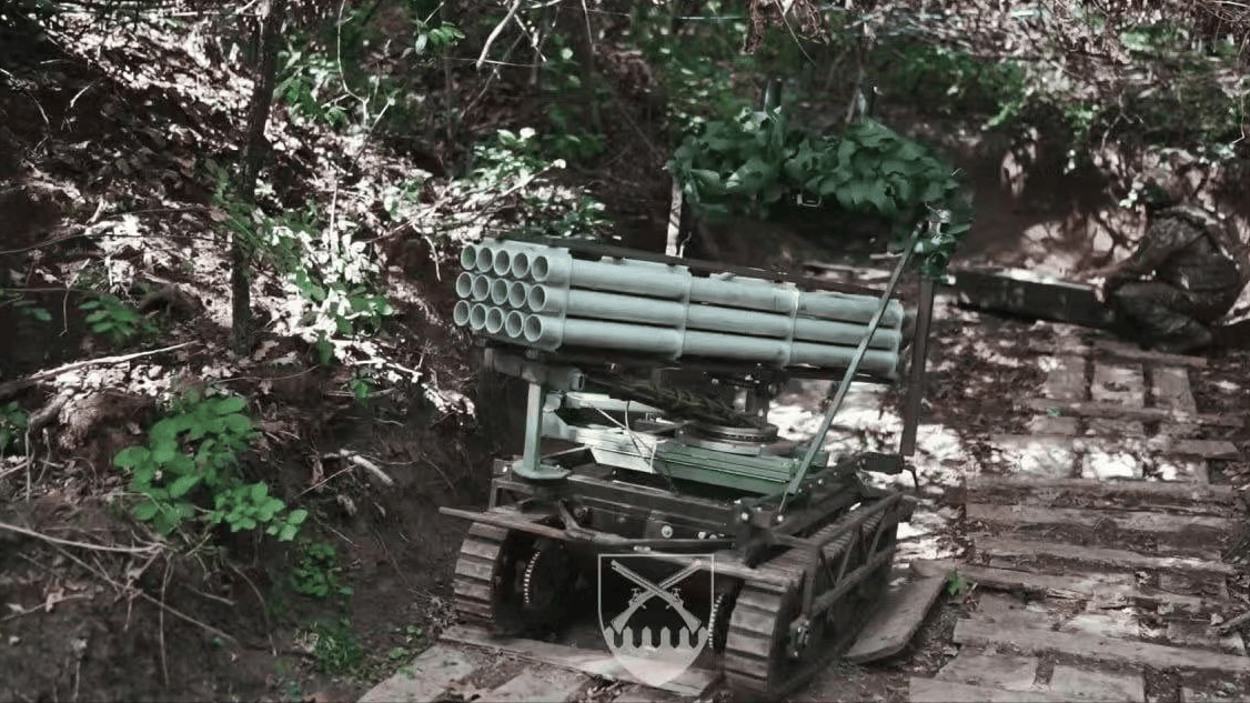 经过一千天激烈战斗<strong></p>
<p>充电</strong>，俄军终于发现乌军真正弱点：一夜之间成功切断顿巴斯铁路