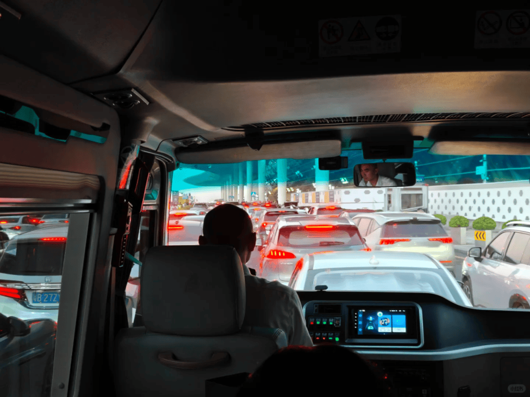 “不亚于春节回家”！凌晨5点<strong></p>
<p>充电</strong>，深圳有人已经堵在路上……